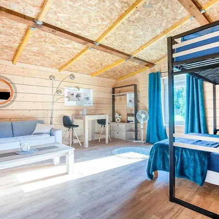 Villa Spacieuse A Avec Piscine Privee, 150 M² Sapogne-et-Feuchères