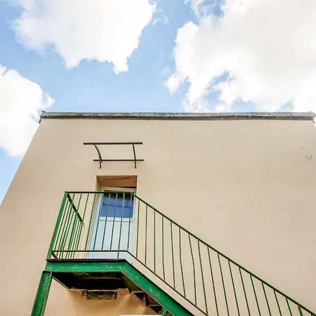 Spacieuse A Avec Piscine Privee, 150 M² * Sapogne-et-Feuchères