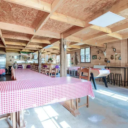 Spacieuse A Avec Piscine Privee, 150 M²