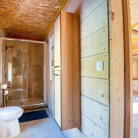 Spacieuse A Avec Piscine Privee, 150 M² Sapogne-et-Feuchères