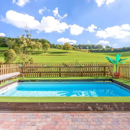 Villa Spacieuse A Avec Piscine Privee, 150 M² Sapogne-et-Feuchères